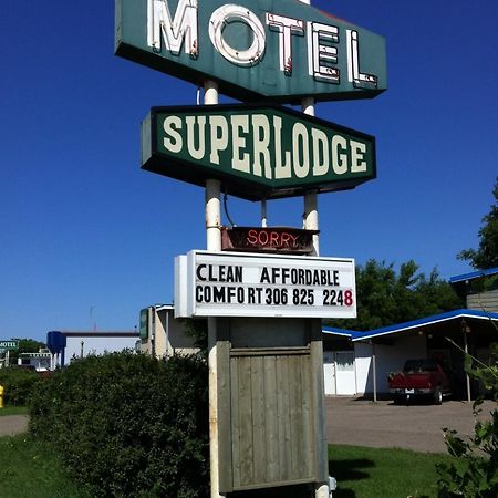 Superlodge Ллойдмінстер Екстер'єр фото